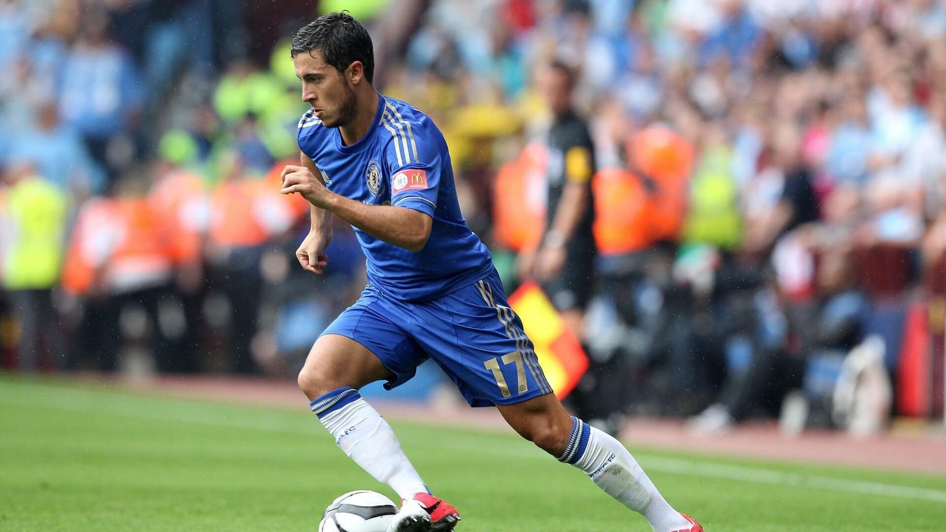 2021年季后赛，库里的每一场远投都成为比赛的“焦点”，数场比赛投中五个以上三分球