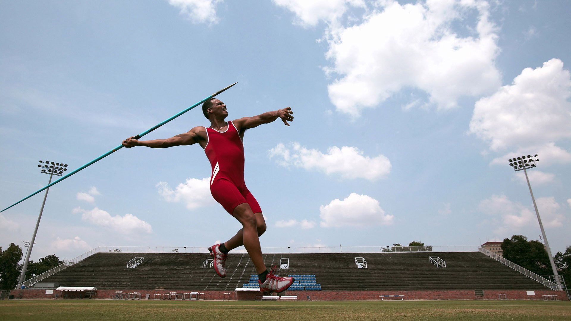 圣吉卢瓦联队的复兴受到布莱顿老板托尼·布鲁姆的投资支持。